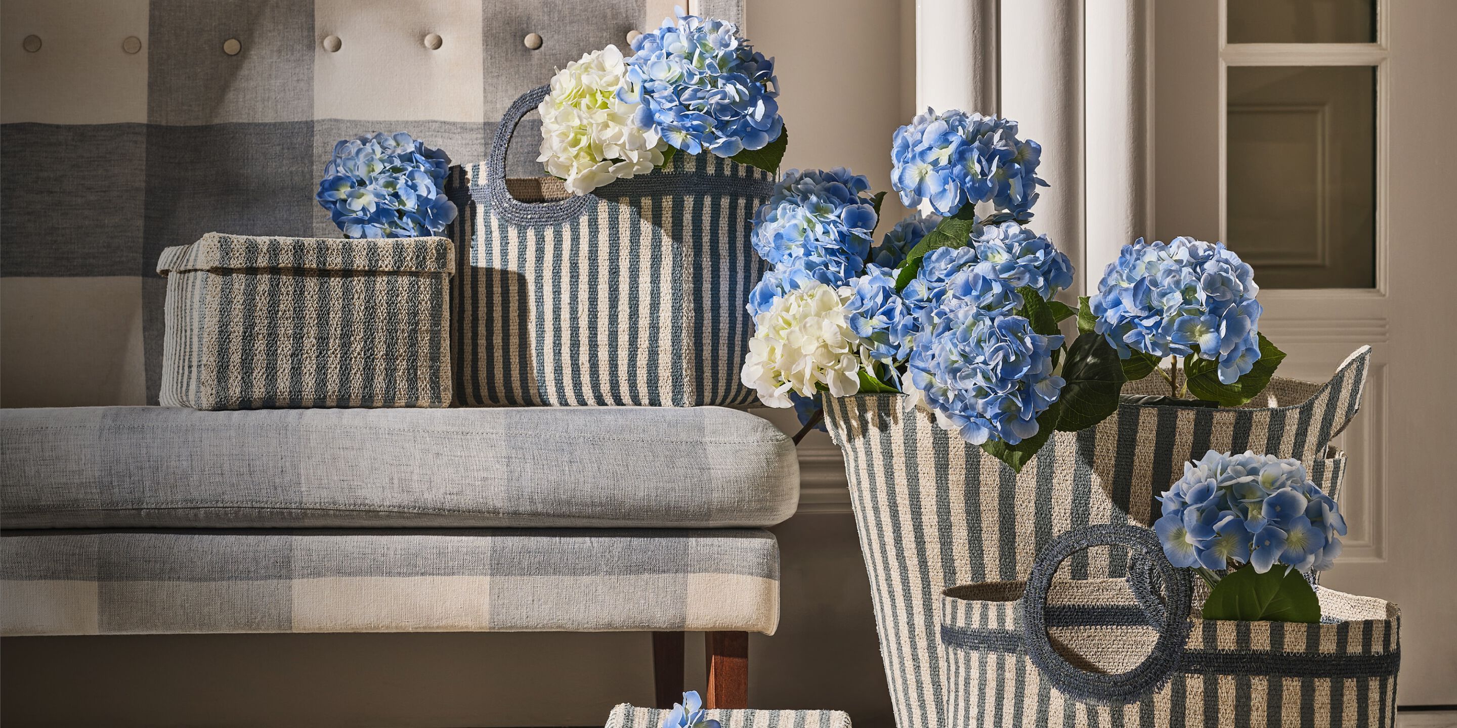 <font size="+3">La tua Estate entra</font size="+3">